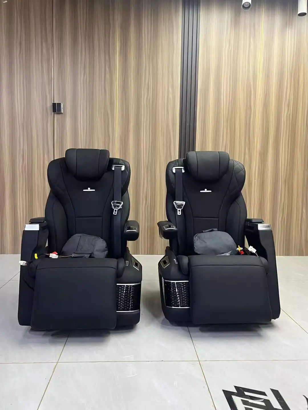 Customized Electric Luxury VIP Seats with Wireless Charging for Toyota Sienna Granvia Vito Van Aero Seat Conversion