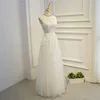 Modello bianco senza maniche