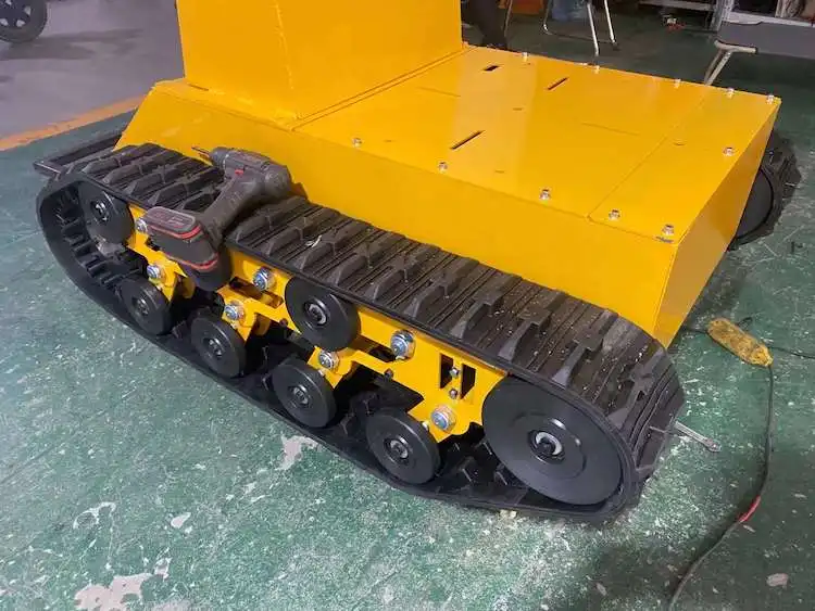 ロボダッチ　パックリトレーラー Rubber Tracked Wheelchair - off-Road Mobility Solution