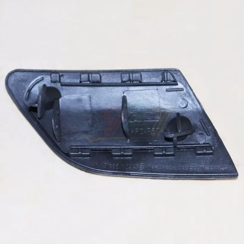 Wht005676 Headlight Washer Cover for VW Jetta 5 & Golf MK5 GTI