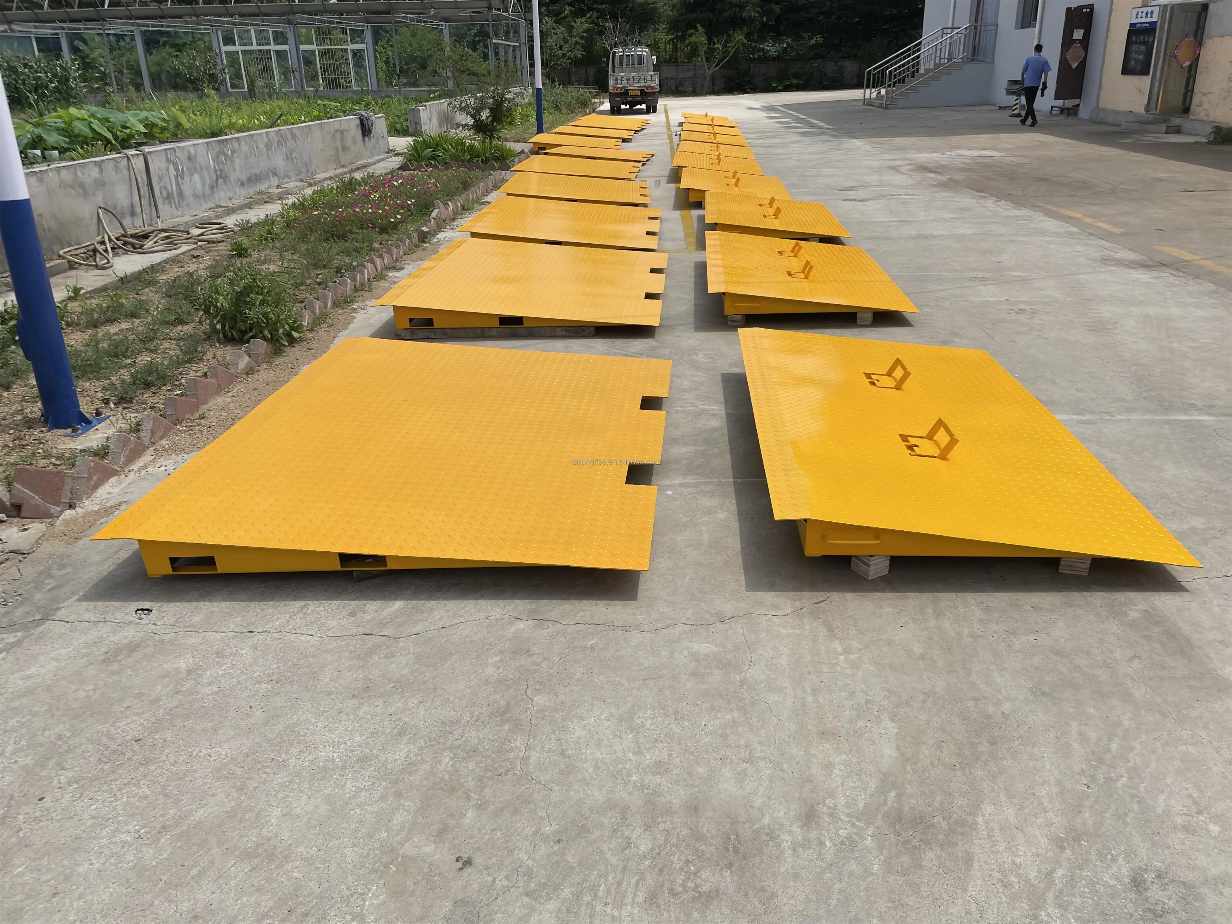 Portable Ramp Container Steel Portable Ramp for Container Loading Forklift Container Ramp ...