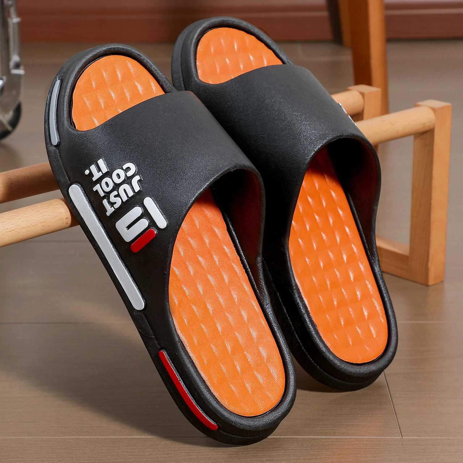 Factory New Lightweight Anti-Slip Printed Outdoor Slipper for Men 5 Color Beach and Room Designs with Lighted Feature