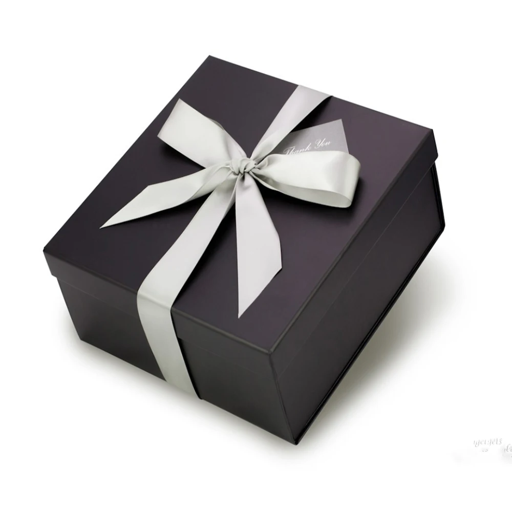 Подарок черного цвета. Подарочные коробки. Коробочки для подарков черные. Подарочная коробка черно белая. Подарочная коробка черная.