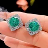 Para pendientes de oreja verdes