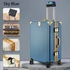 Porta cellulare con cornice dorata di lusso, azzurro cielo.