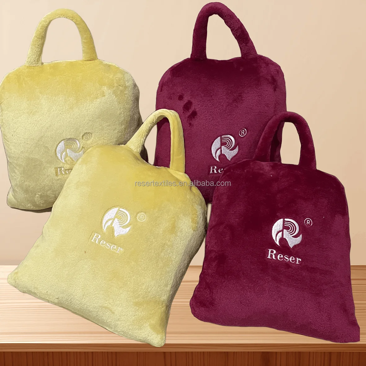 Fashional Premium Promotional Gift Handbag Shopping Sports Hiking Camping Aircraft Car Travel Picnics Party Throw Blanket 100%