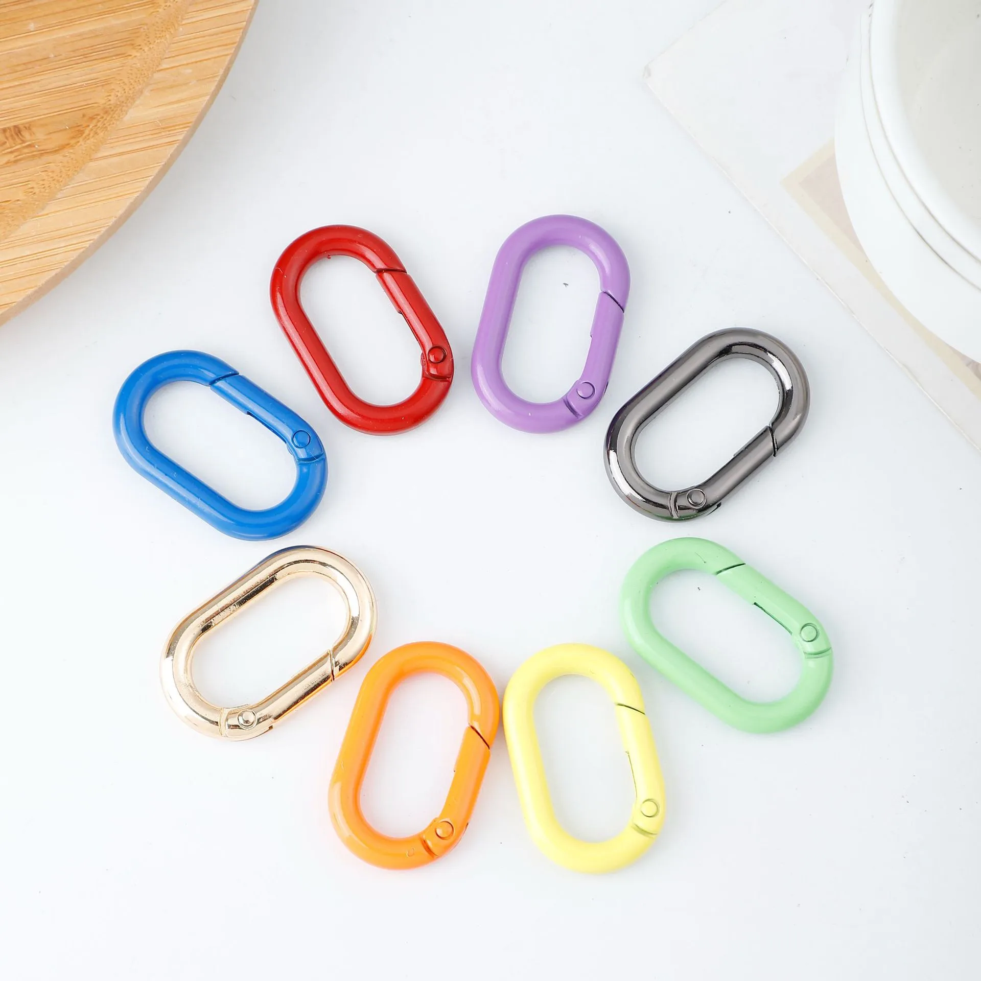 Modern Simple Oval Metal Spring Buckle Keychain New Color Accessories Promotional Product Category