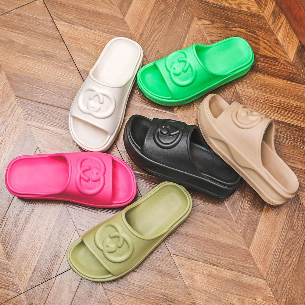 2023 Summer New Soft Slides Sandales Femme Plat Fashion Designers