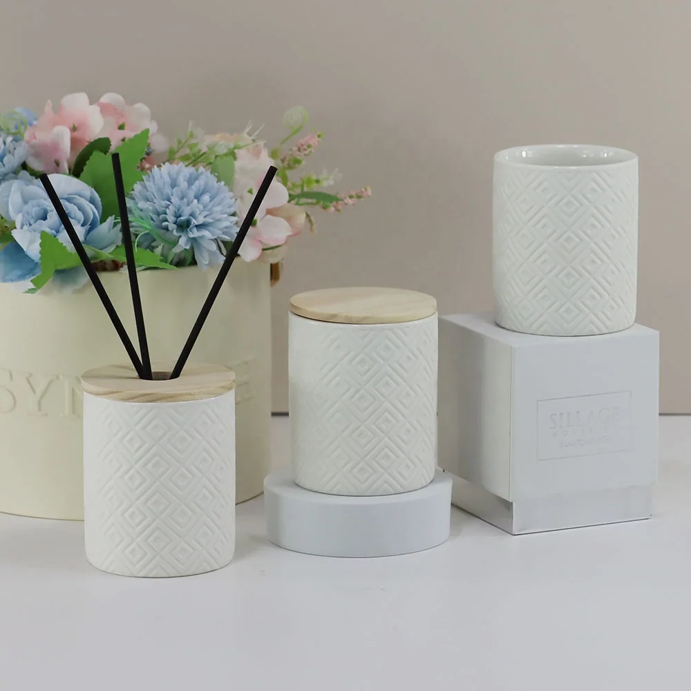 Synwish Custom Modern White Ceramic Matte Reed Diffuser Candle Jar with Wood Lid and Box Packaging factory