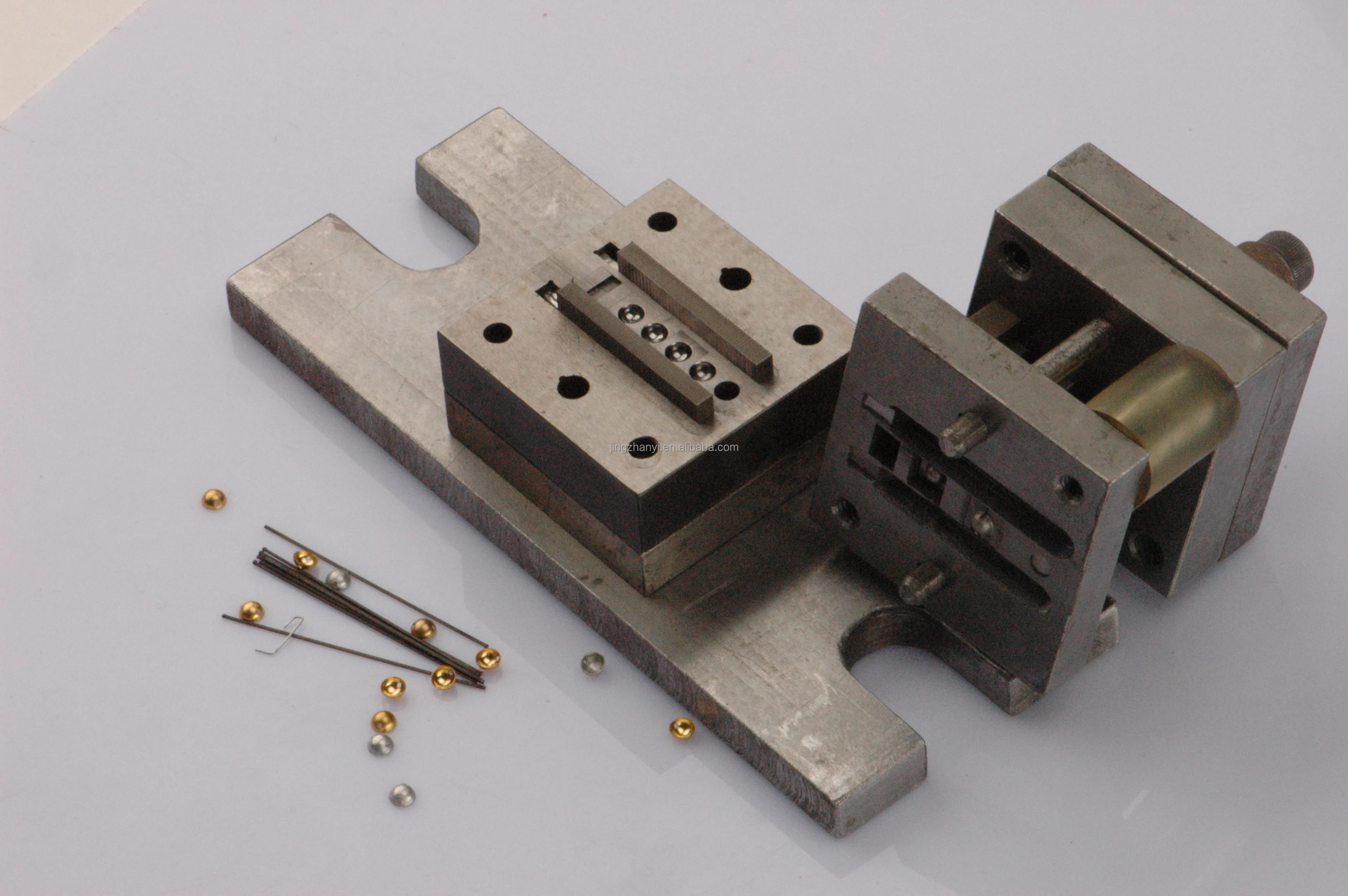 珍品、旧蔵、チベット所蔵、工芸造糸締めはめ込み宝石鎏金転経輪、経巻が入っておる 珍品、旧蔵、チベット所蔵、工芸造糸締めはめ込み宝石鎏金転経輪、