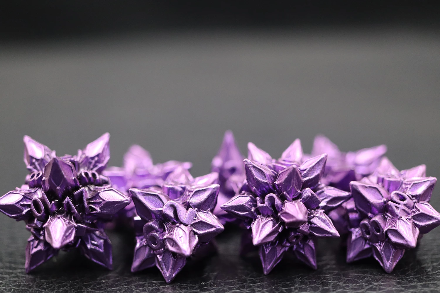 Best Price DND All-Purple Carved Spiky Metal Dice Set Zinc Alloy Pointed Corner Dice in Stock factory