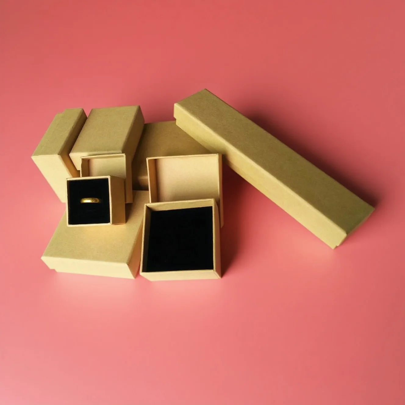 Luxury Custom Jewelry Box Wholesale | Vintage Ring Box & Antique Style Display Case | Velvet Lined Gift Packaging for Engagement Rings