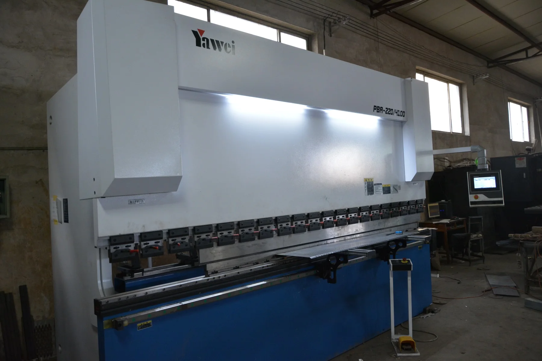 View of Modern Designed Garage Metal Workbench Steel Drawer Worktable - Buy ...