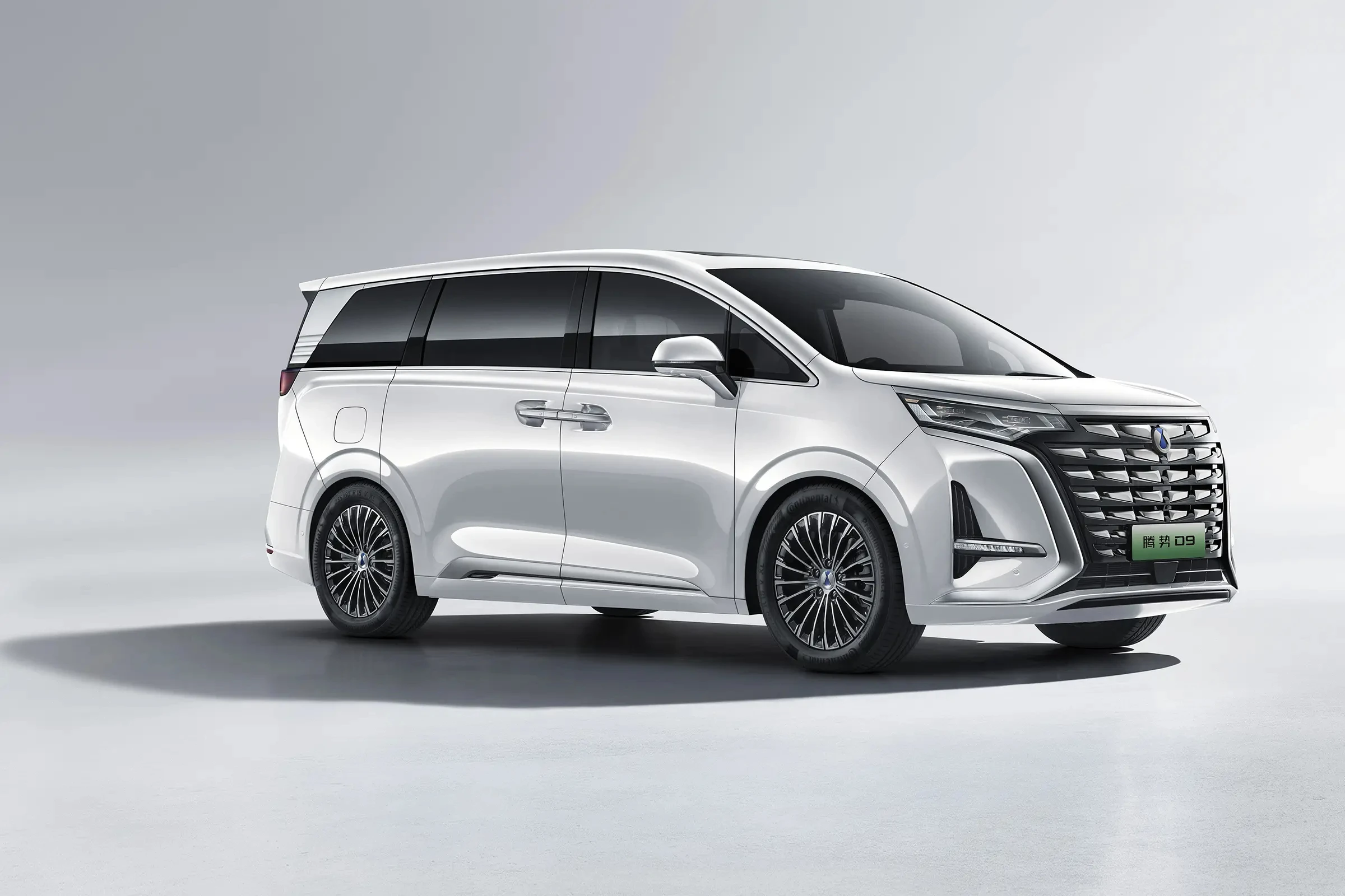 New High Quality 7 Seater New Energy Vehicle Four Wheel Drive Pure Electric Byd Denza D9 DM-i