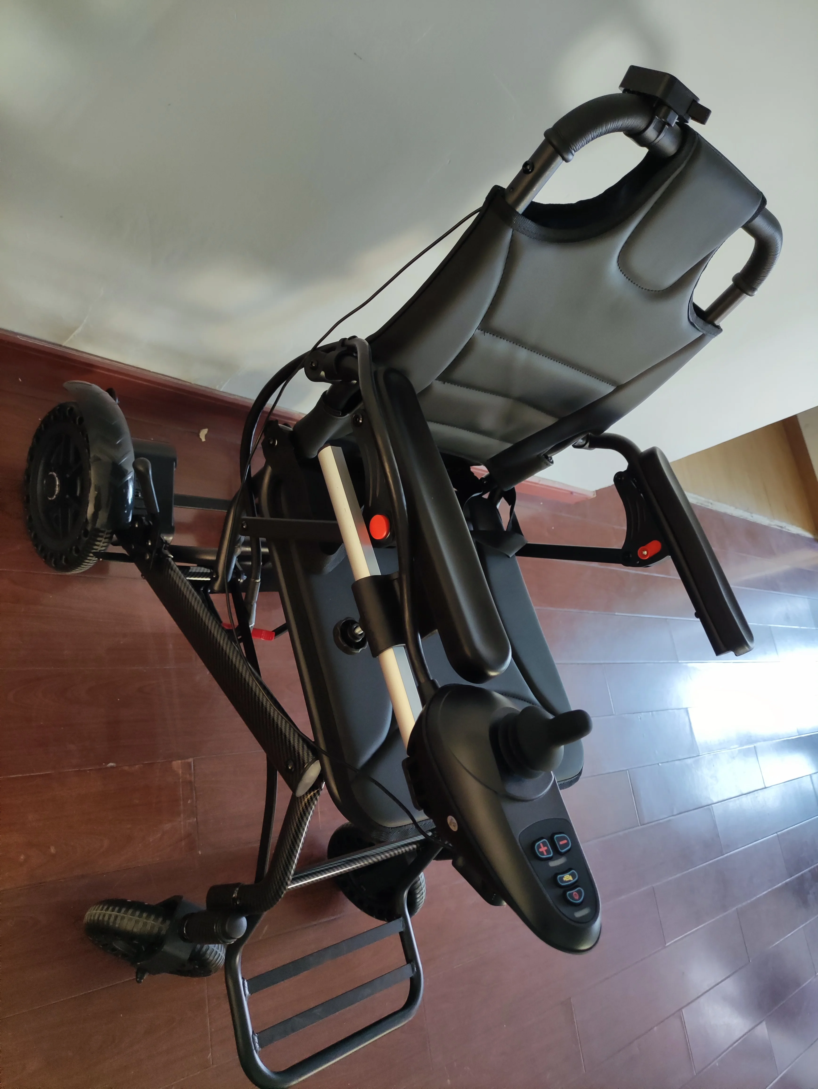 15.3kg feather Lightweight portable Aluminum Handicapped Foldable Power Electric Wheelchair easy to put in the trunk -BZ-XWEA03D factory