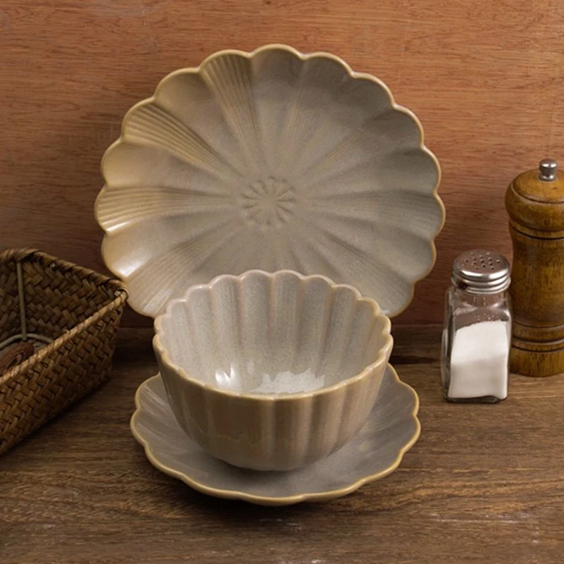 Custom Modern Japanese Ceramic Dinner Set Porcelain Plate Dish Noodles Bowl with Chrysanthemum Logo for Home Parties and Dining factory