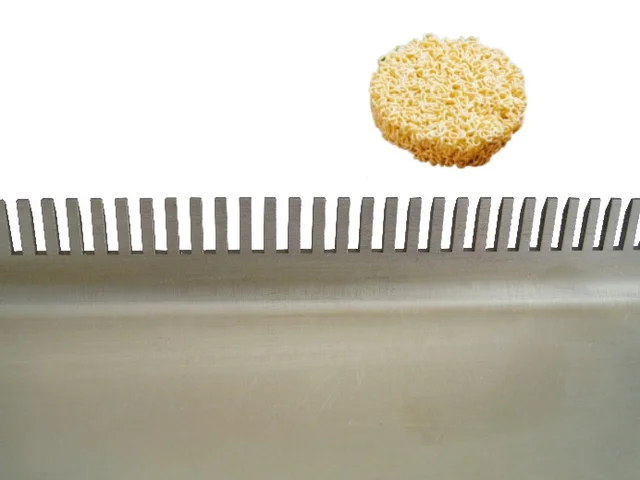 Durable Sharp Harden Ramen Noodle Maker Scraper Slitter for Knife Comb Noodles Machine 3