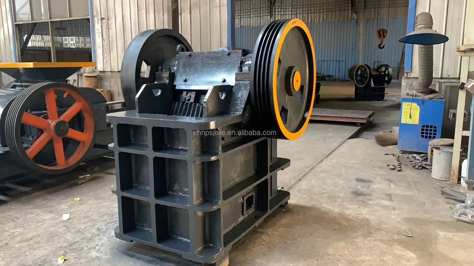 Mining Machine Jaw Crusher Powered By Diesel Engine Rock Stone Crushing