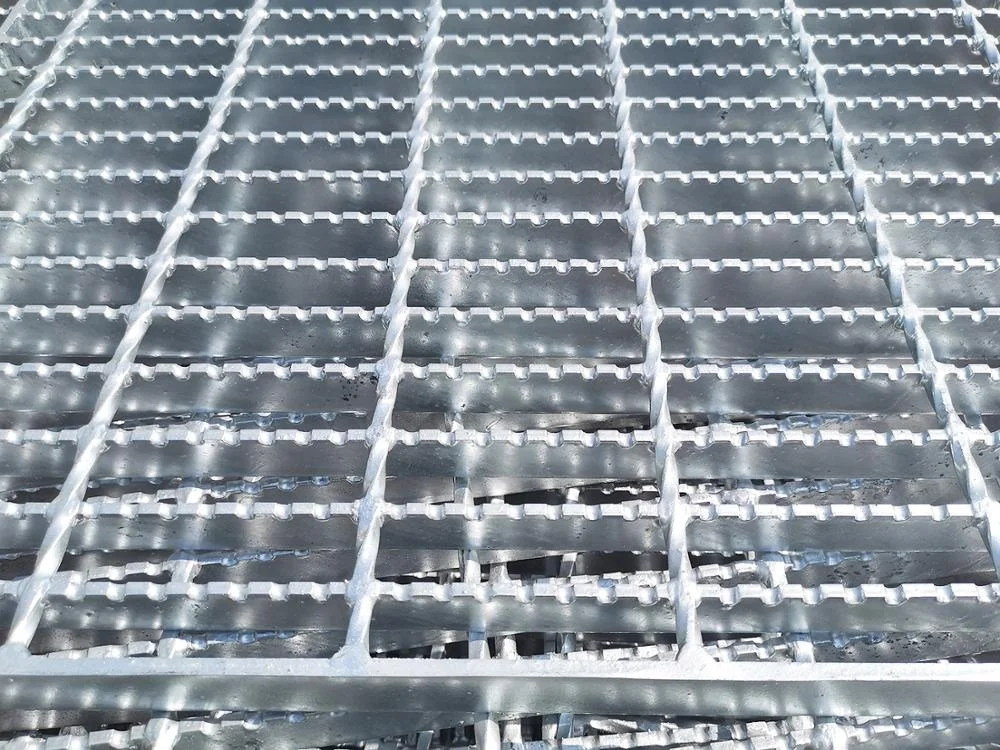 High quality solid outdoor galvanized 25x5 32x5 steel stiar grating walkway price