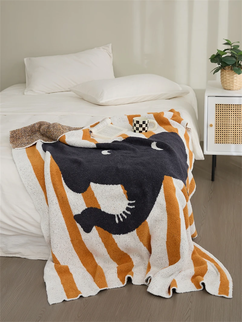 Warm Elephant Pattern Knitted Blanket 100% Polyester Fiber Cute And Interesting mr supplier