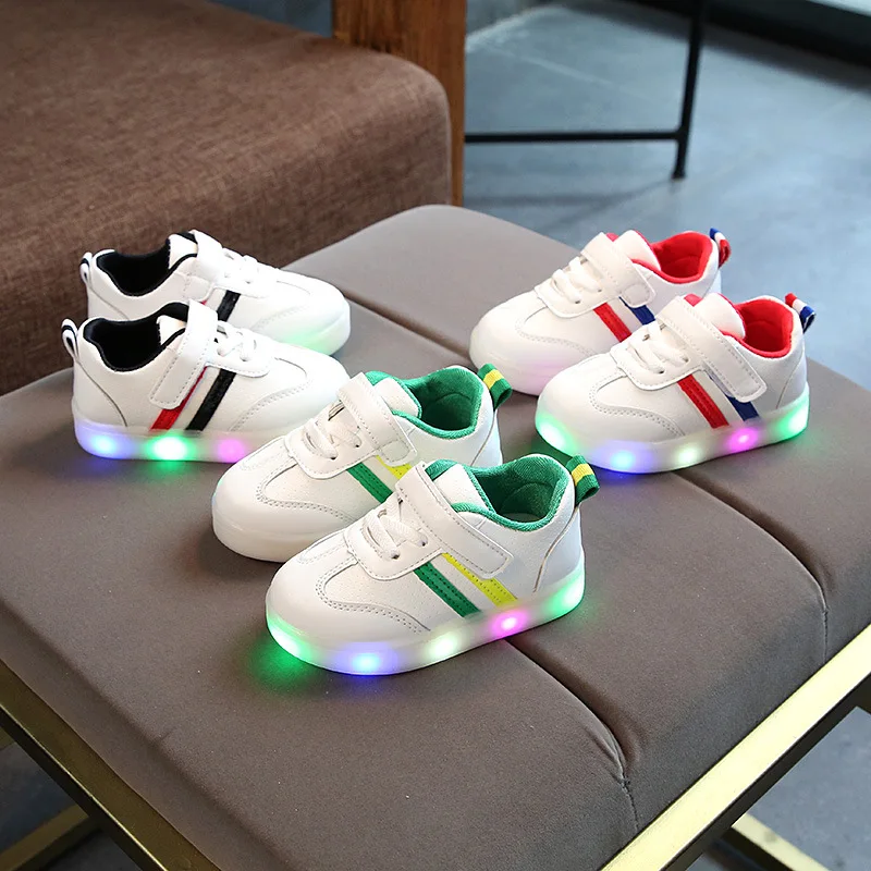 New Style Flash LED Light up Roller Skate Shoes for Kids