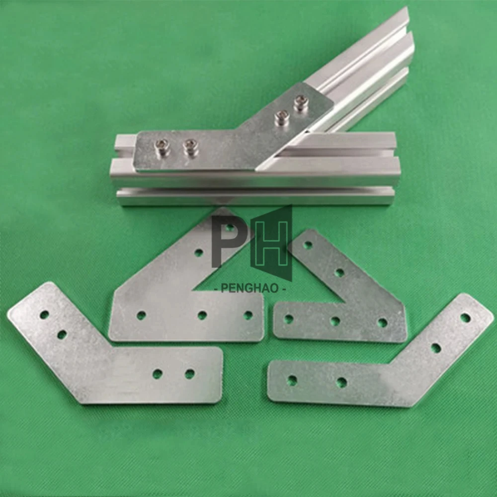 Un Ensemble De Cinq Accessoires De Support D'angle En Aluminium De 135