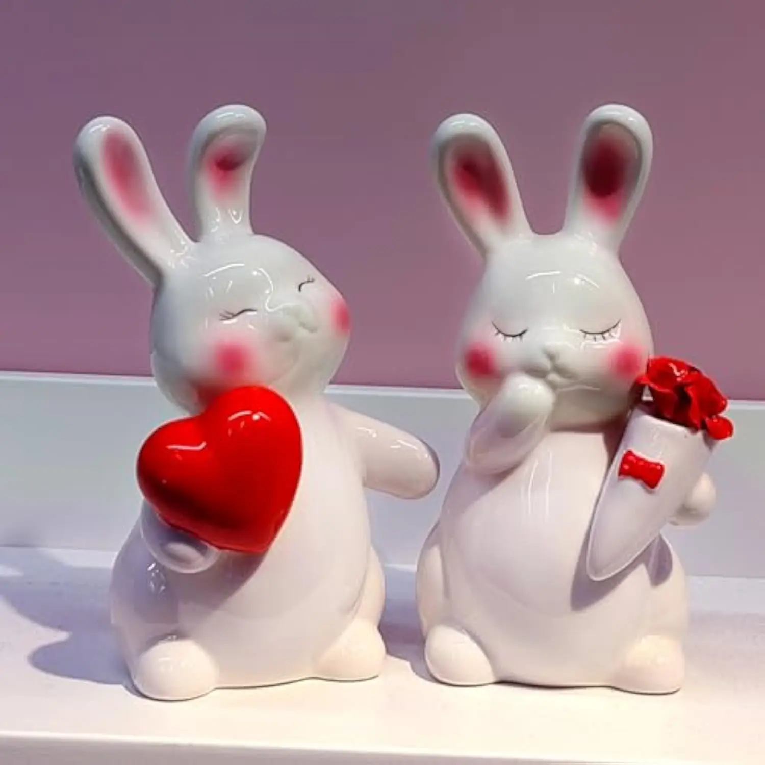 Customizable YOULI ceramic rabbit statue, holding a heart and a rose, factory direct sales