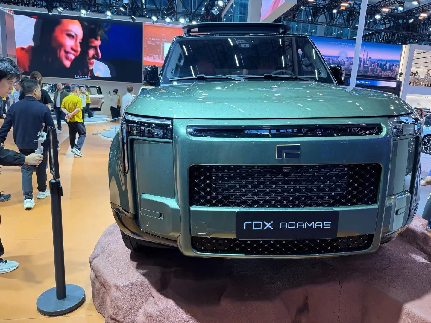 Rox 01 2025 VIP Electric SUV: Dual-Motor, Four-Wheel Drive Hybrid
