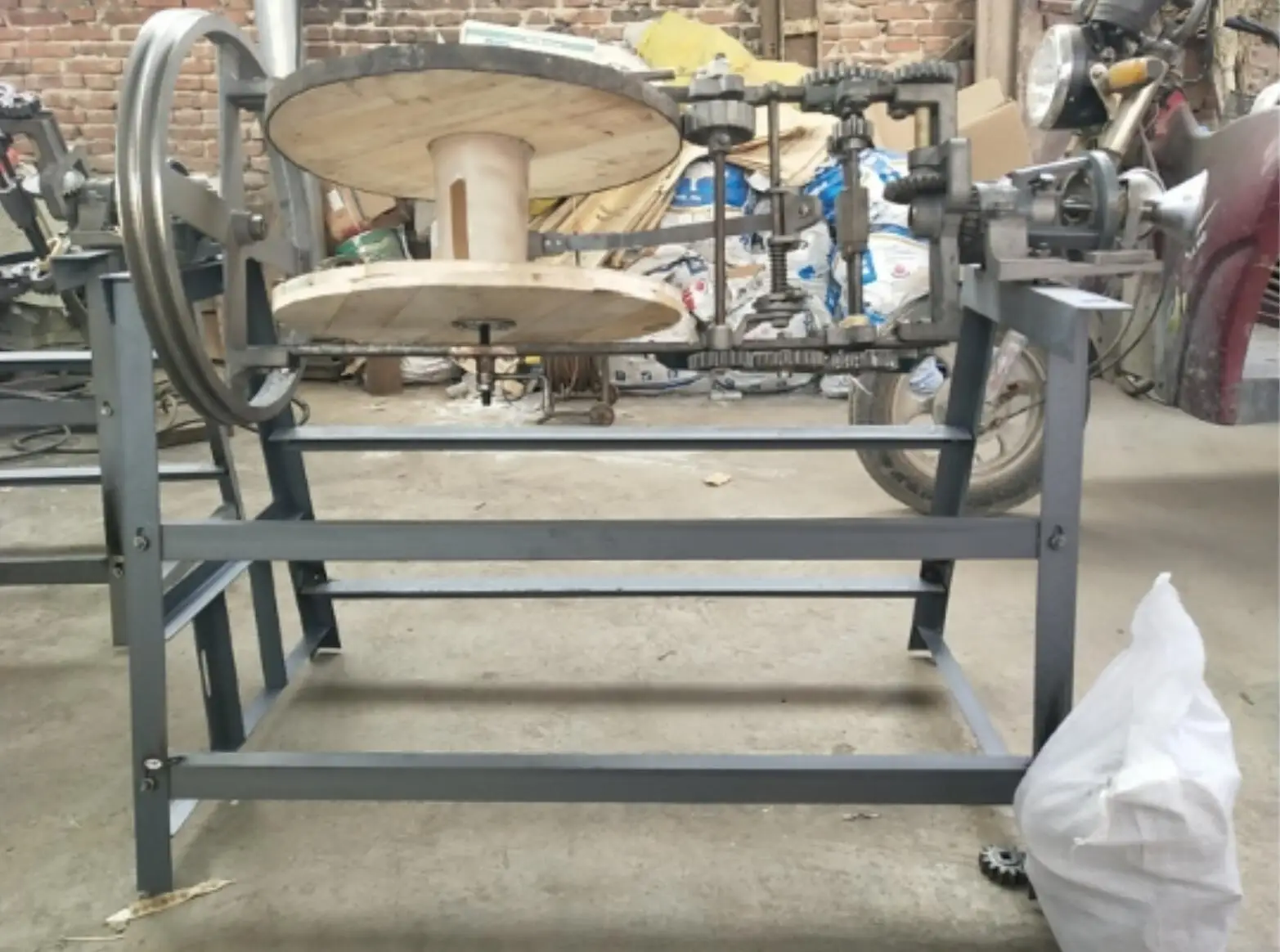 Дешевая электрическая 220 В стебель сена рисовая Пшеничная солома машина для производства