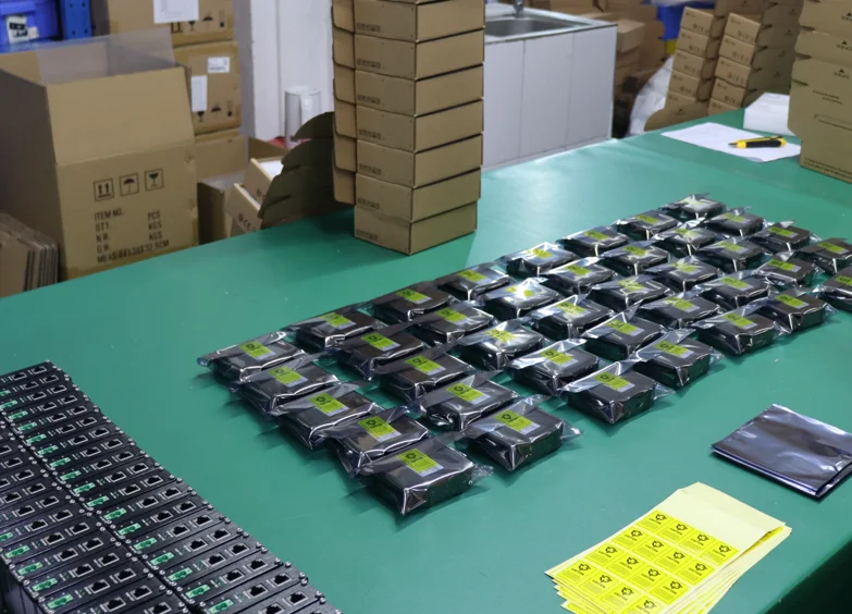 Unmanaged 8 Port 10/100/1000Mbps Ethernet Switch for Networking