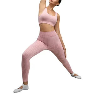 Customized Seamless Women's Yoga Sets:  Pink Striped Twist Design Beautiful Back Bra and Butt Lift Elastic Pants for Sports Wear
