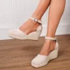 Punta quadrata beige