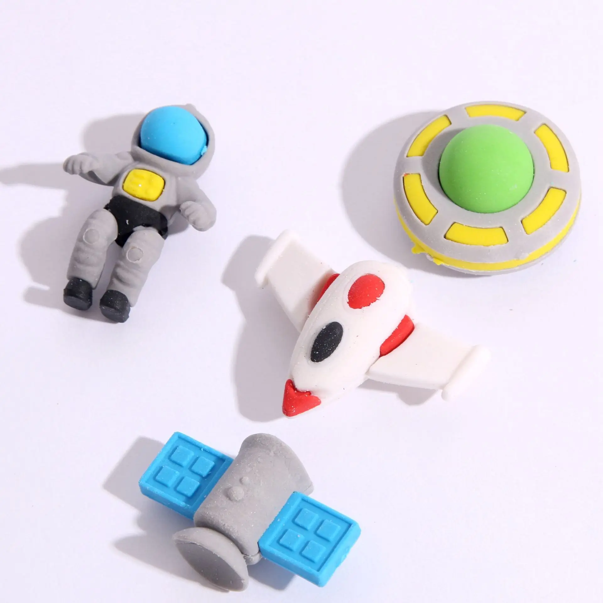 Оптовая продажа набор ластиков с изображением астронавта креативный подарок канцелярские