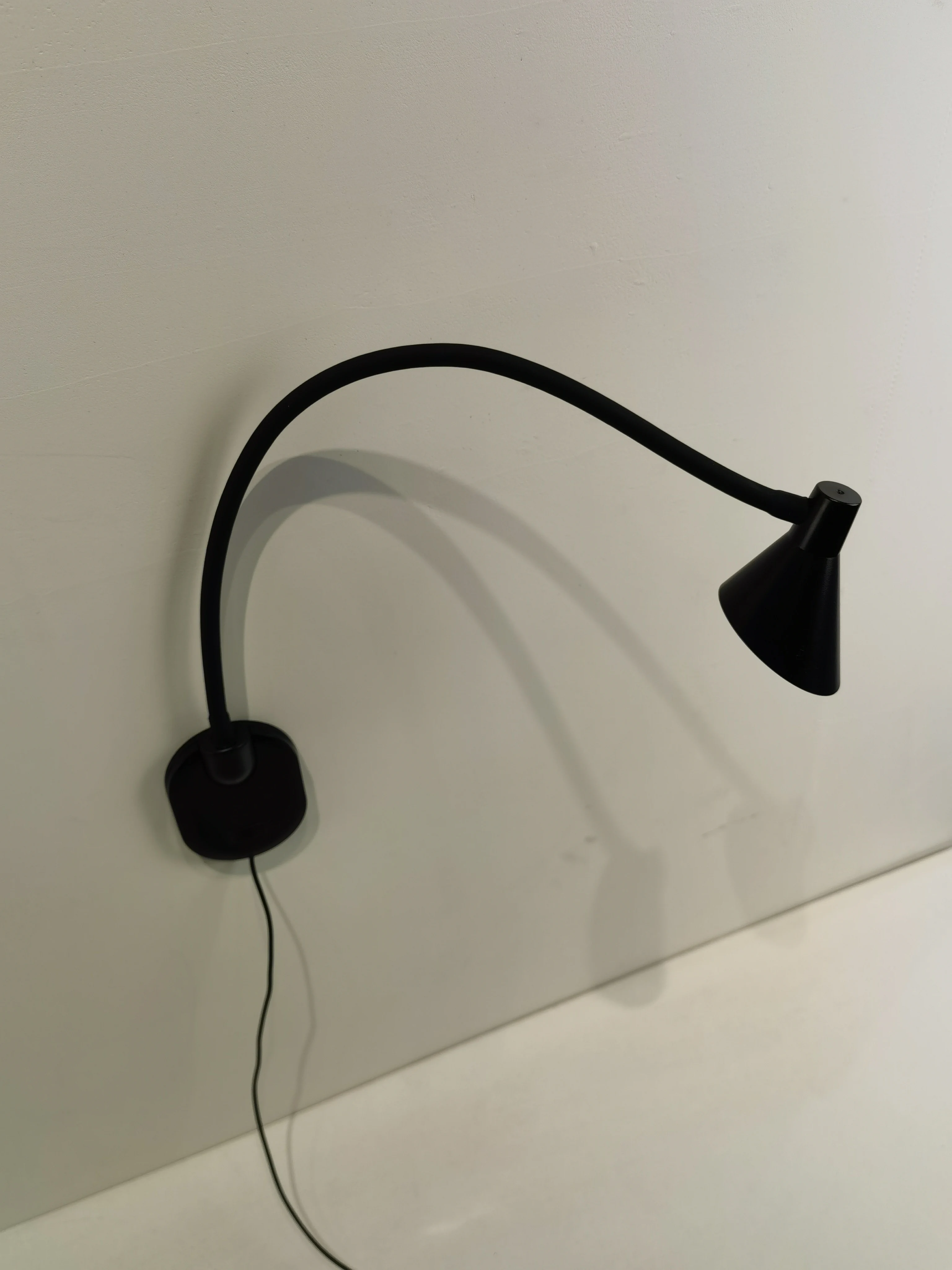 Modern Rechargeable Battery-Operated Gooseneck Task Lamp with Dimmable Lighting Dome Shade PC Body Material for Reading Room