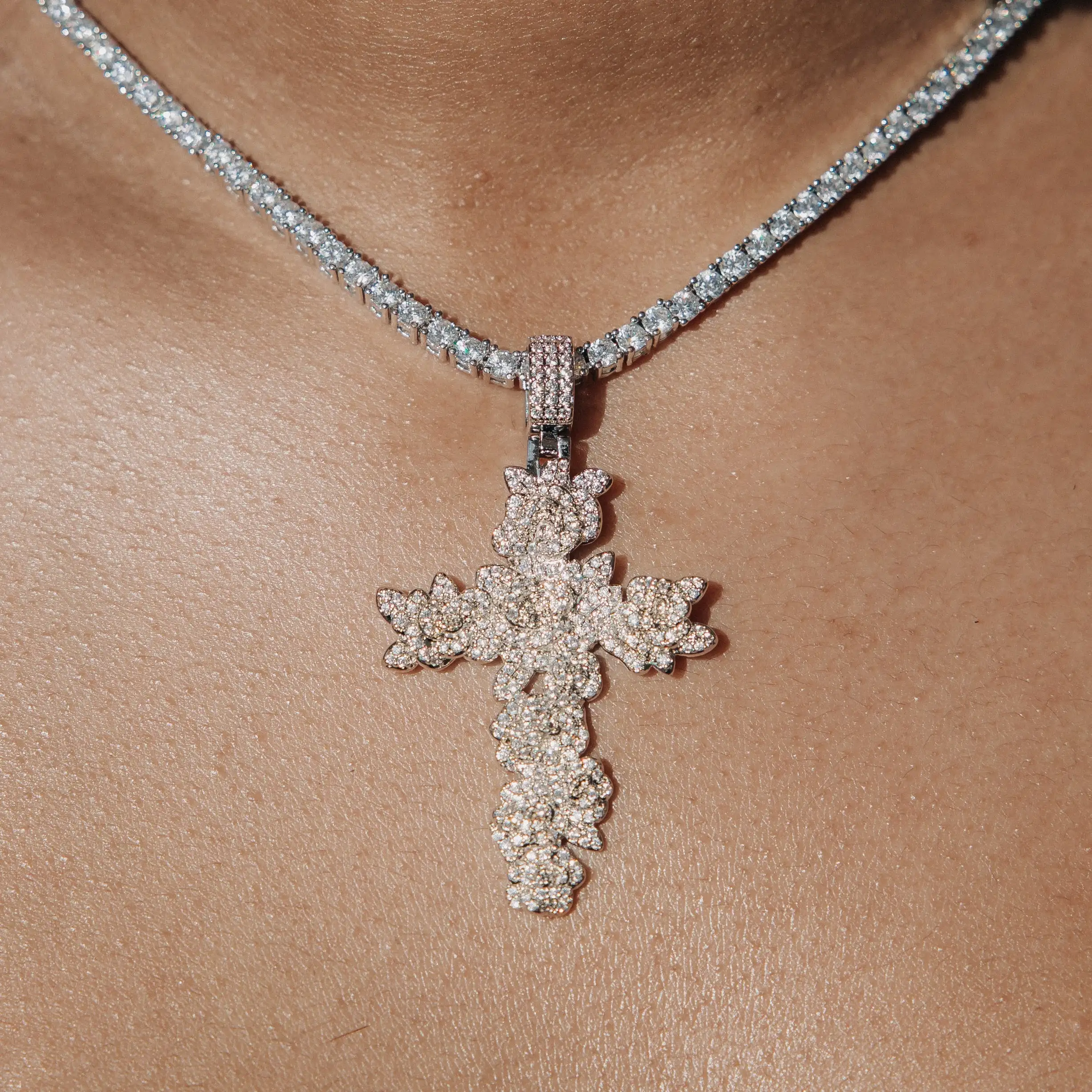 Collana Croce Con Rosa In Acciaio Inox | Ciondolo Ispiratore Con Iniziale | Gioiello Religioso Per Donna | Catena Regolabile Fino A 59 Cm - 3