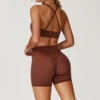Set corto in vita a doppia linea con reggiseno marrone a V