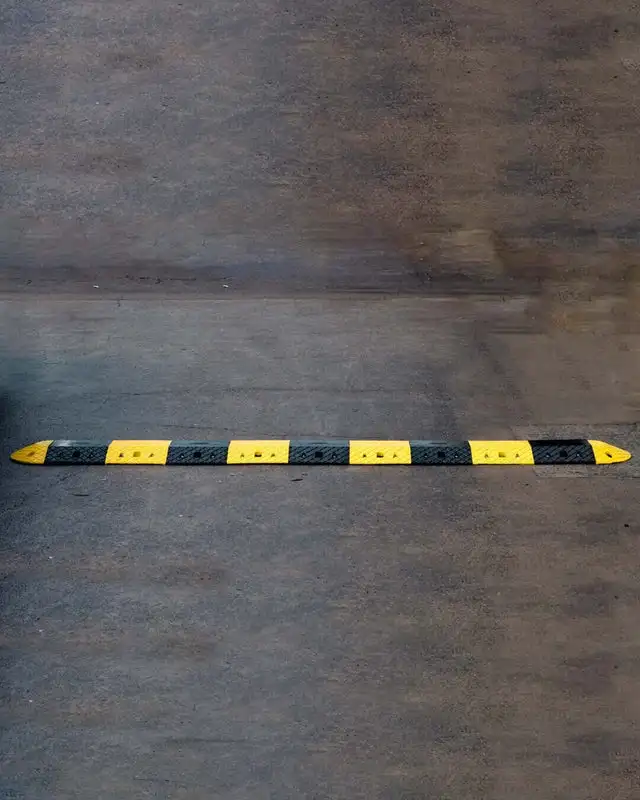 Australian Standard Heavy-Duty Durable Plastic Speed Hump for Parking Speed Bumps supplier