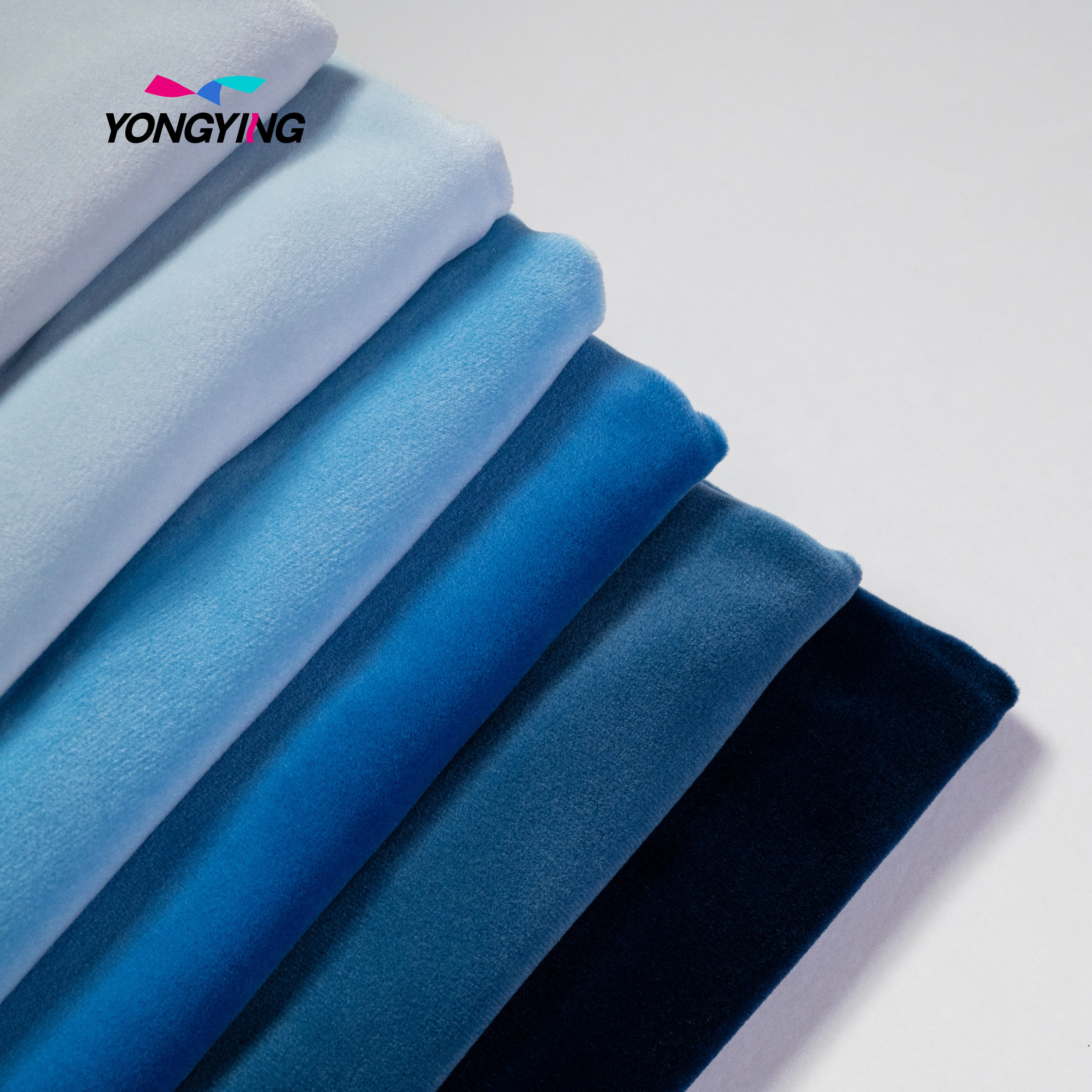 व्यायाम के लिए आवश्यक चमकीला लाइक्रा ट्रेंड अभी भी मजबूत है