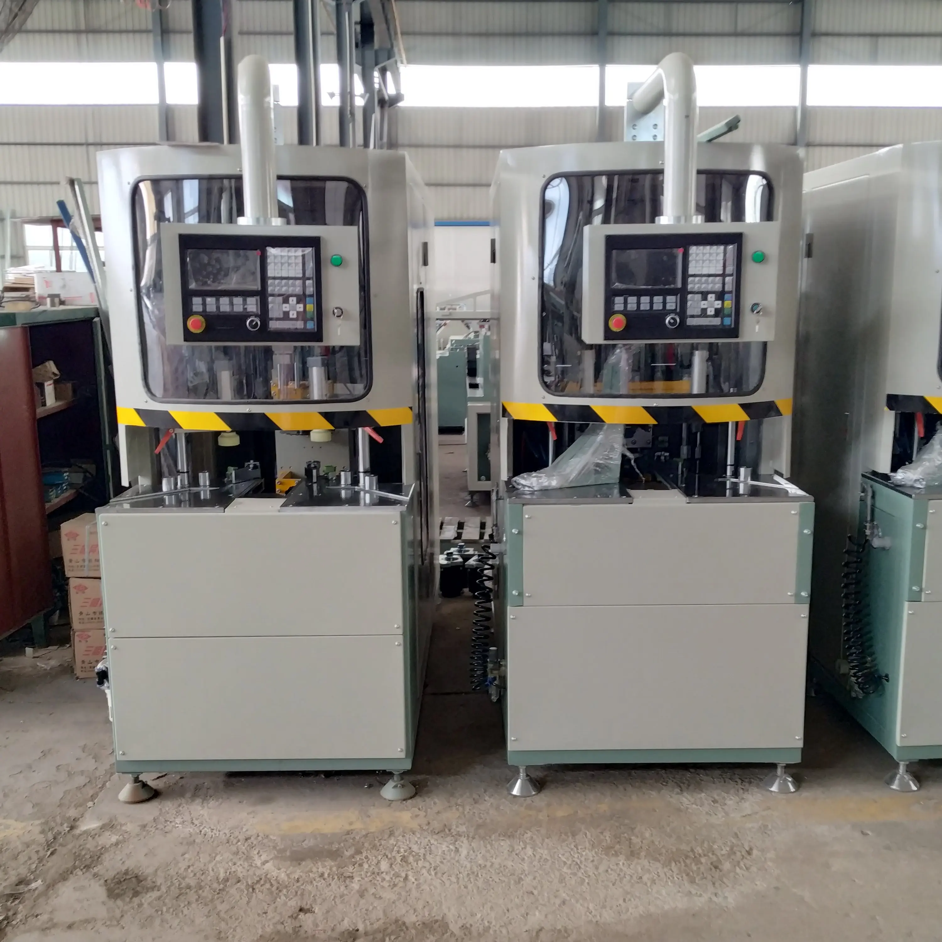 Three knives PVC Frame Automatic CNC Corner Cleaning Machine Corner Cleaner Machine factory