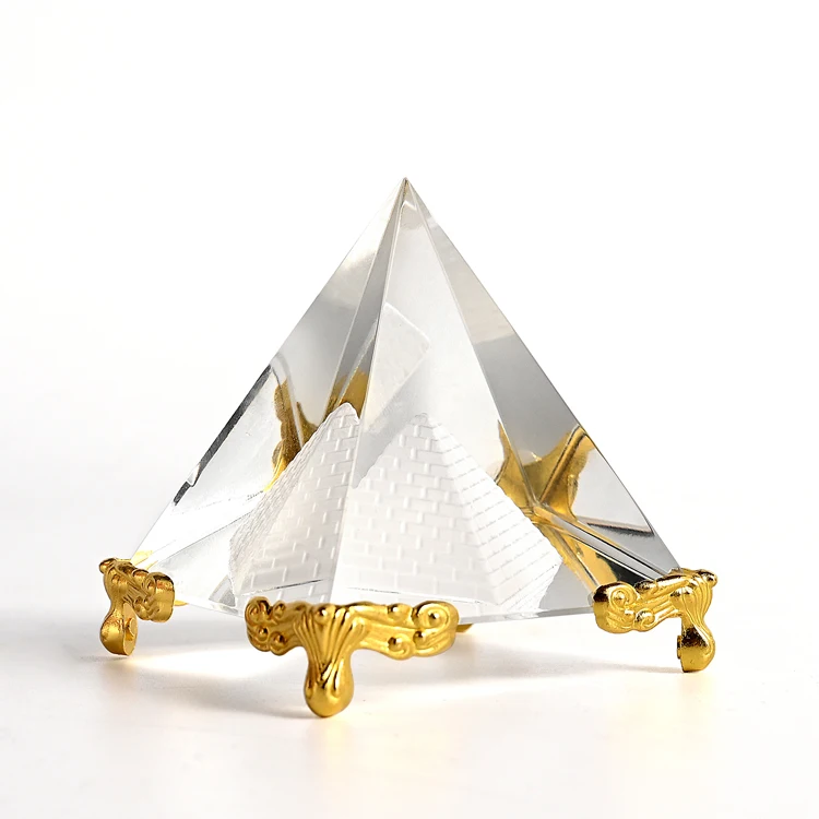 Pyramide en verre avec base métallique, logo personnalisé