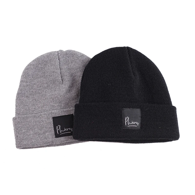 Вязаная шапка из шерсти