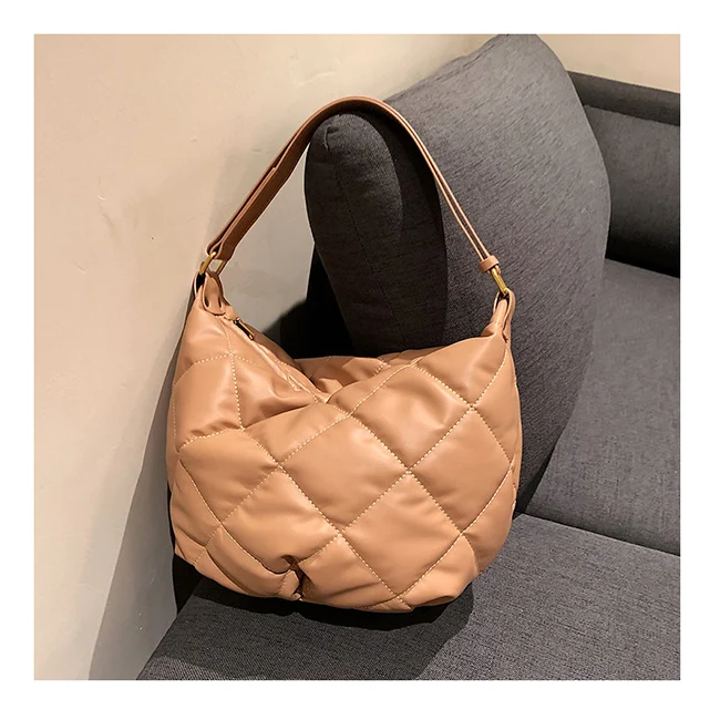 Los bolsos que necesitas para ir a trabajar a la oficina | Vogue España