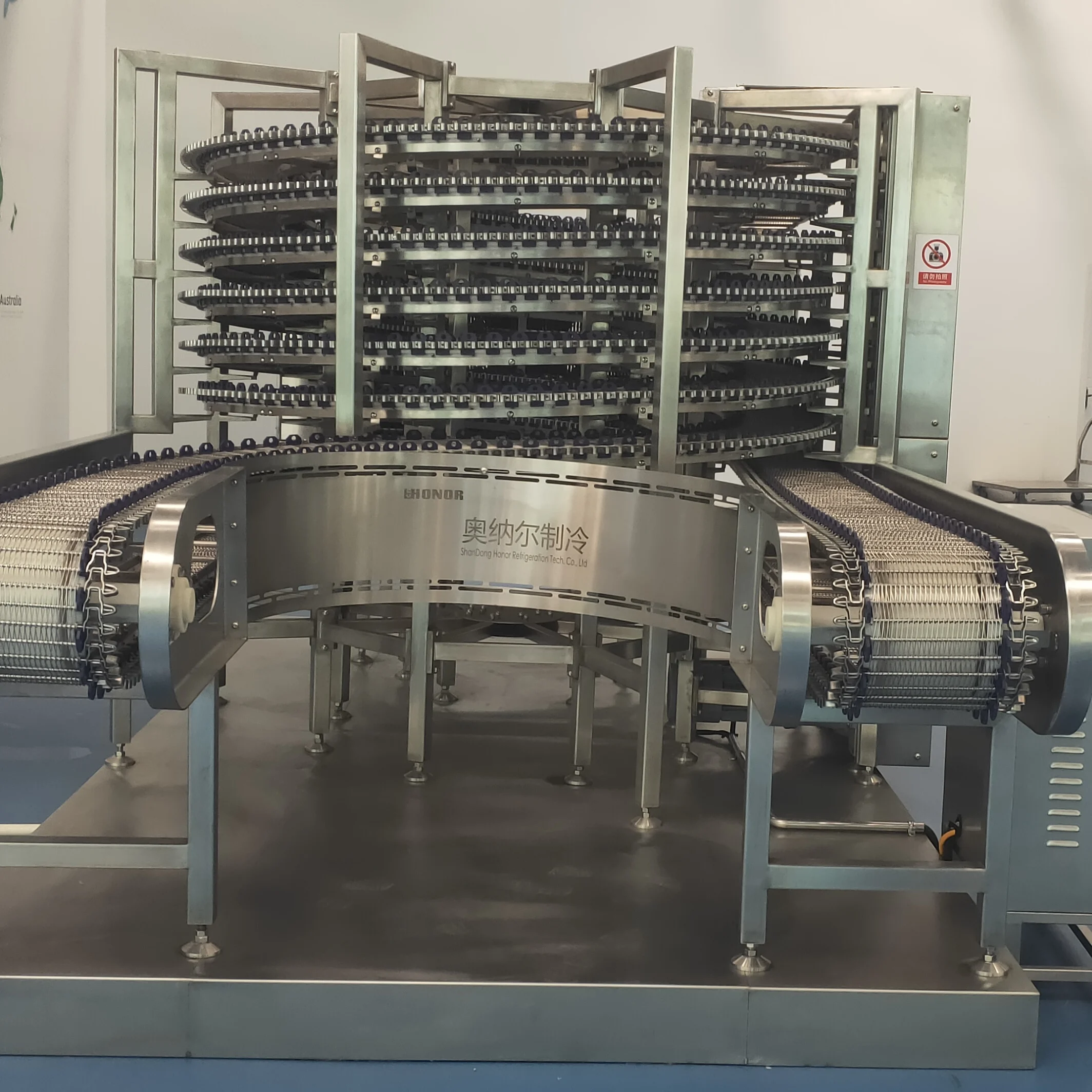 High-efficiency spiral freezers for meat, seafood and prepared food processing lines