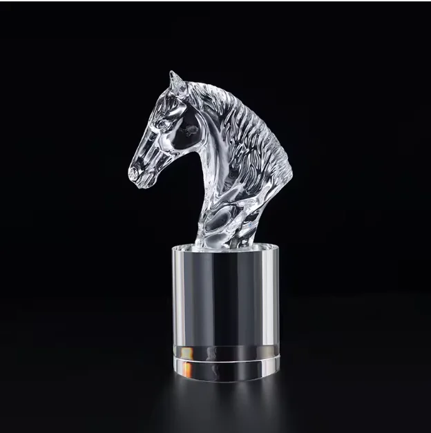 مصنع الجملة حسب الطلب كتلة كريستال K9 مكعب نماذج كريستال شفافة واضحة منقوشة تحف كريستال أخرى