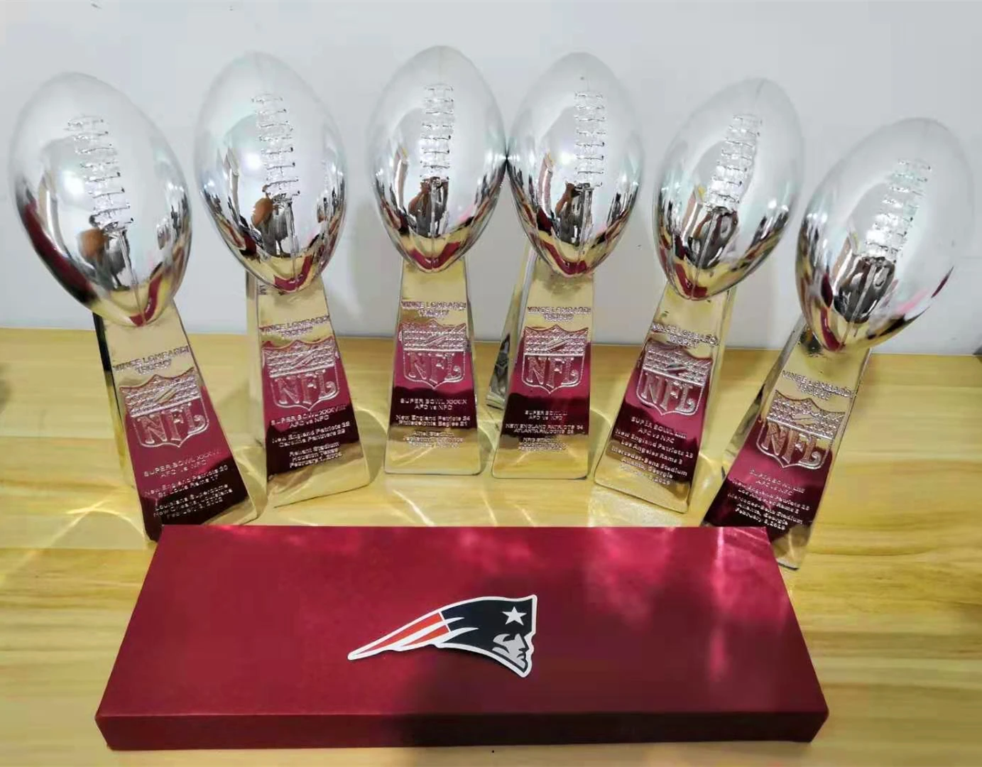 Source Lot of 6 Championships Trophy of Patriots SB Vince Lombardi