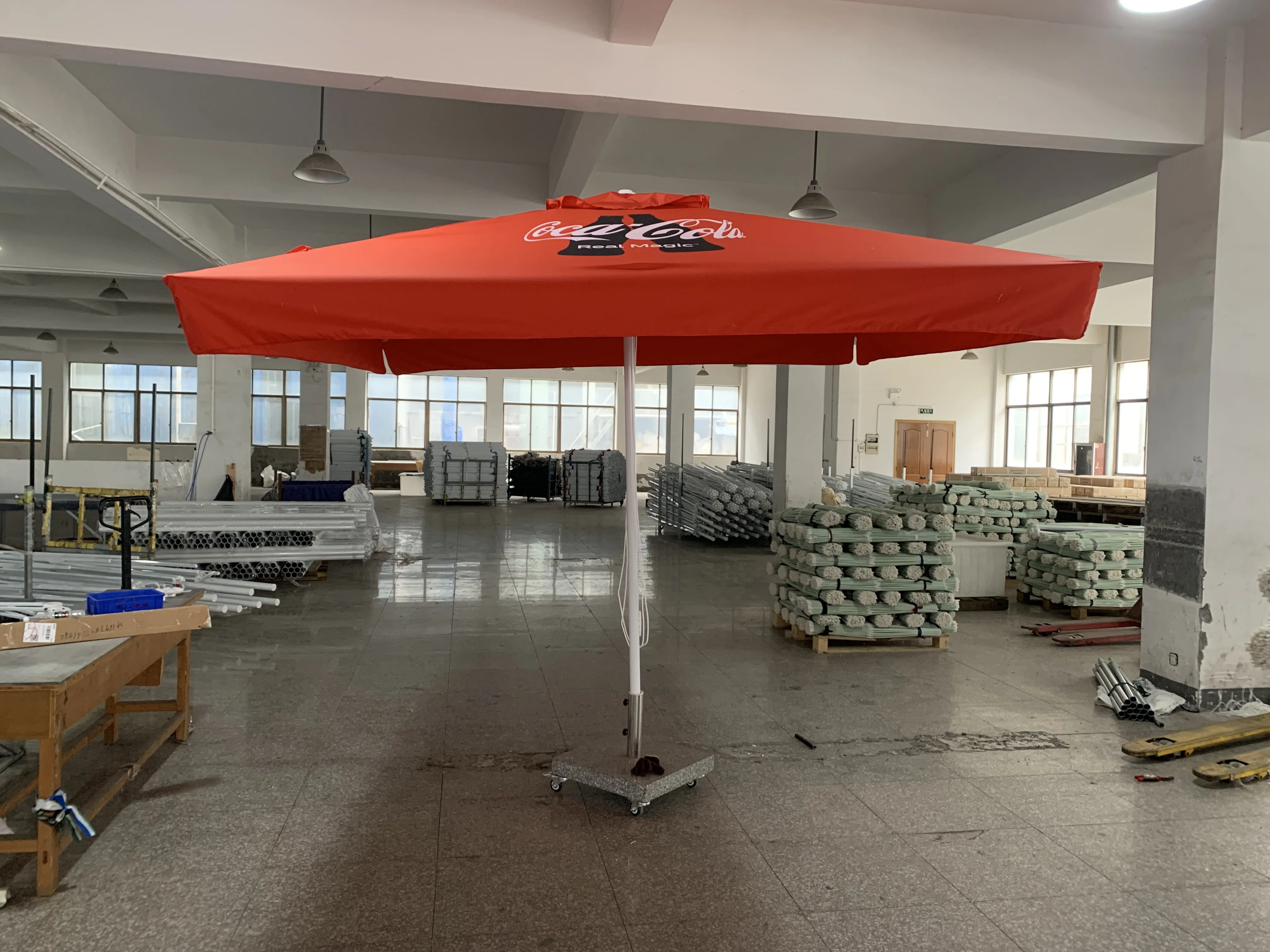 costway 10ft patio offset cantilever umbrella Costway 290 cm Patio Cantilever Umbrella with Easy Tilt Adjustment and Ruffled Edge-Red