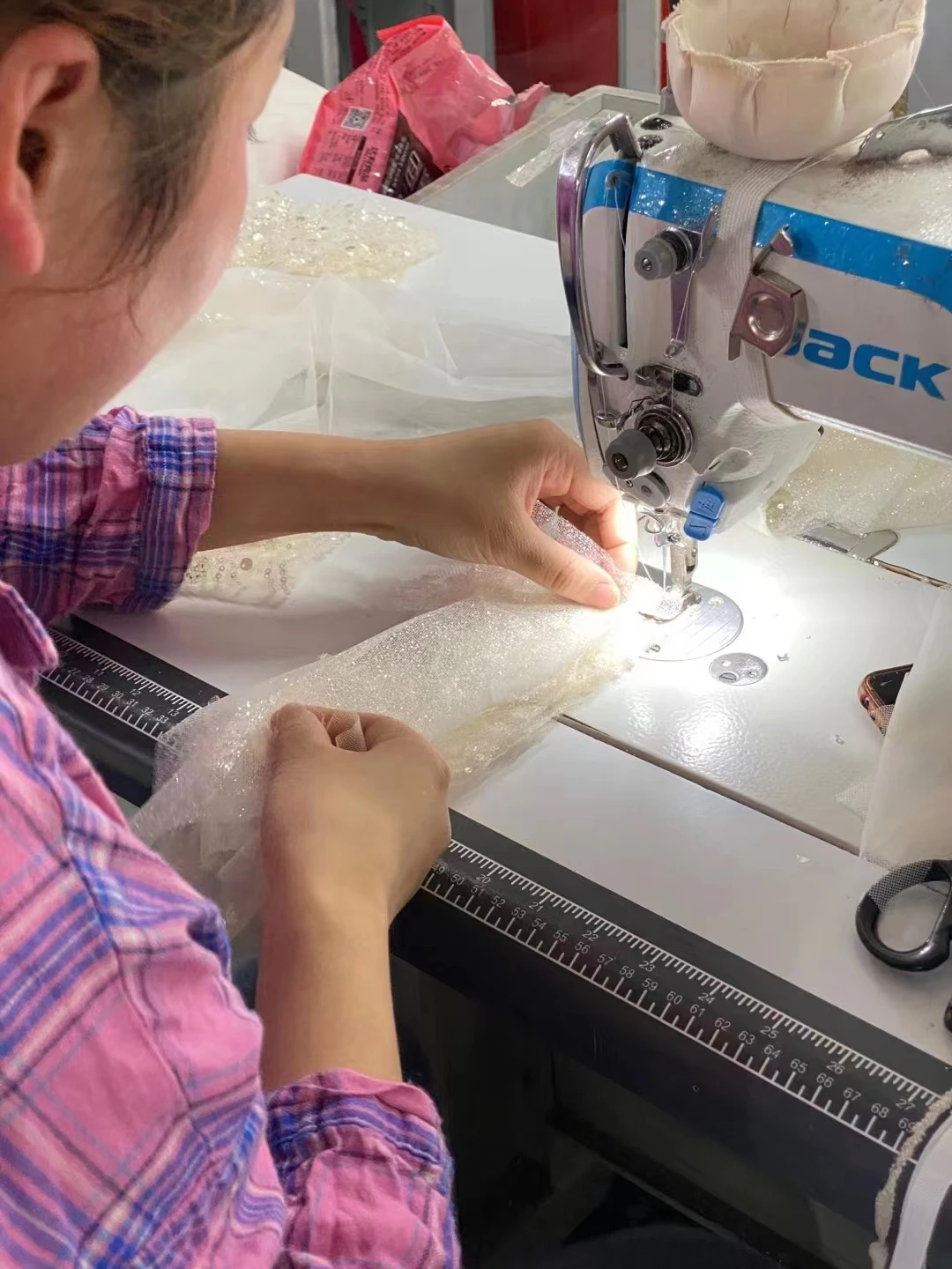 Shenzhen Feishiluo Wedding Dress Co., Ltd. 1