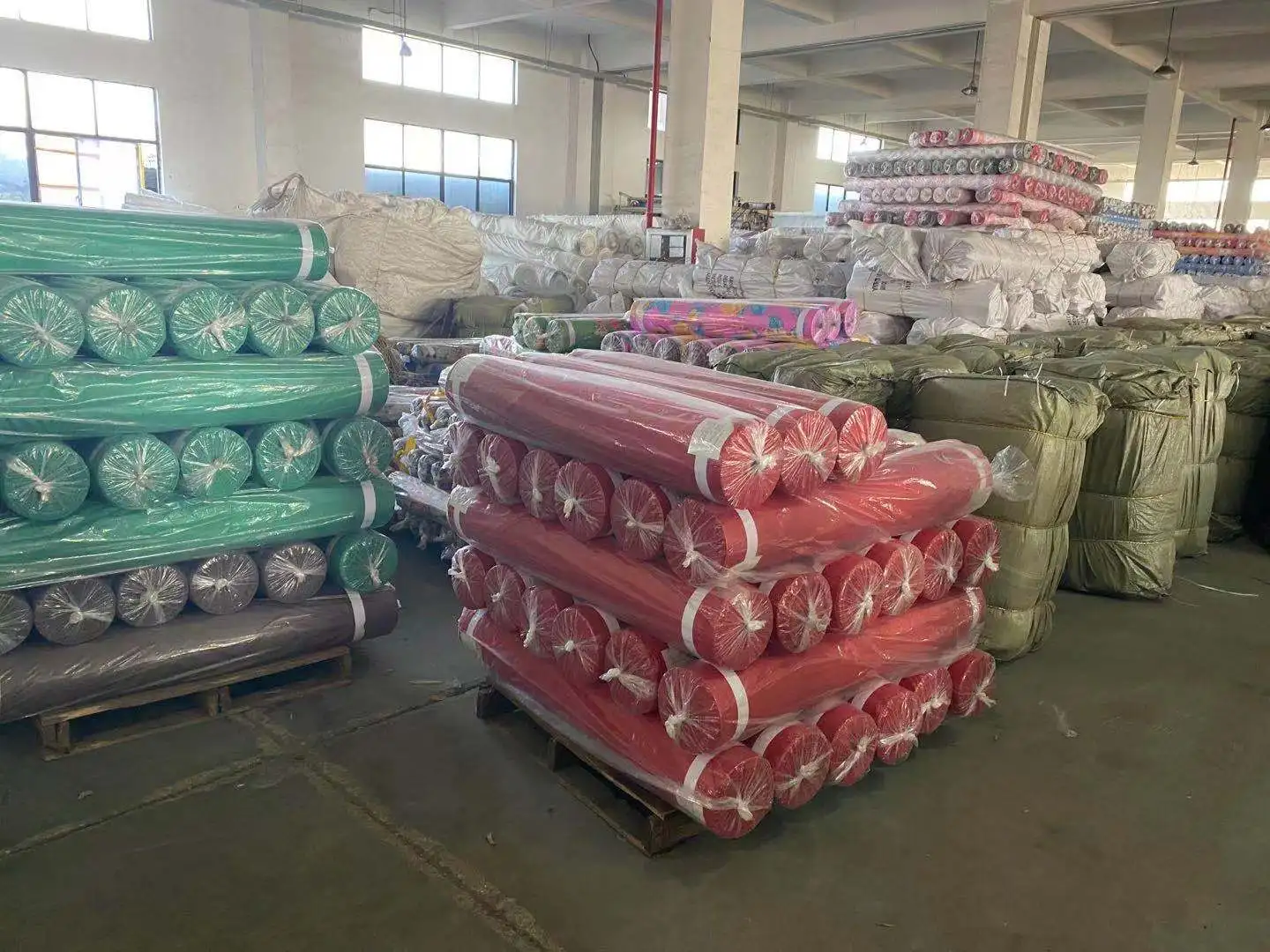 新设计100% 聚酯定制超细纤维织物成卷