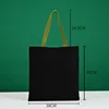 Bolso tote verde de 38x40 cm con asa de lona negra.