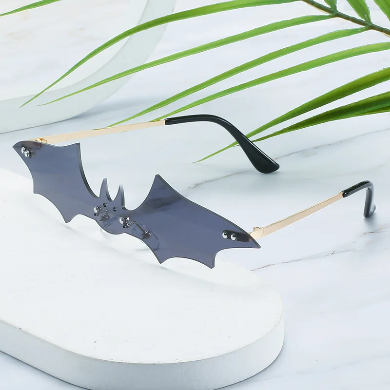 2024 Personality Bat Sunglasses for Men and Women Europe and the United States Trend Dazzling Street Sunglasses Sunglasses
